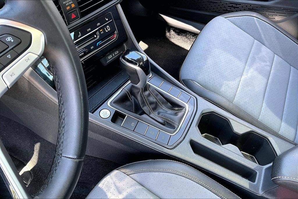 Used 2025 Volkswagen Jetta SE FWD image 10