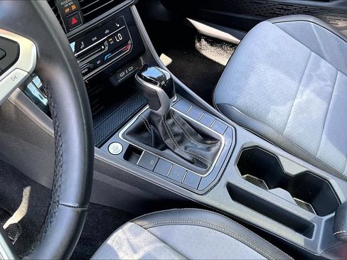 Used 2025 Volkswagen Jetta SE FWD image 10