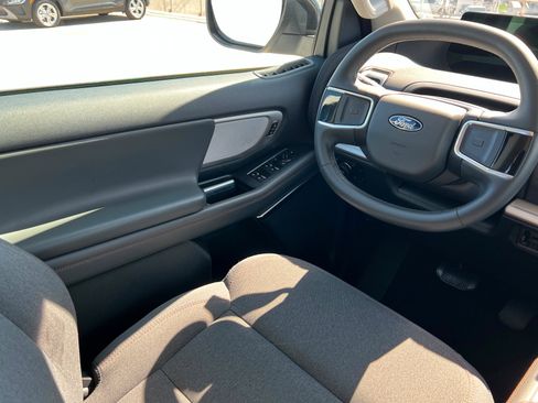 Used 2025 Ford Expedition Active AWD/4WD image 12