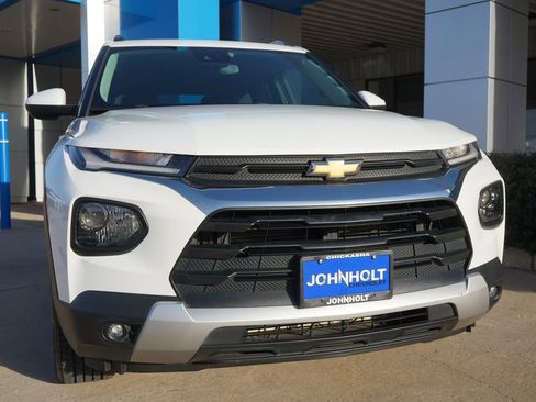 Used 2023 Chevrolet TrailBlazer LT AWD/4WD image 3