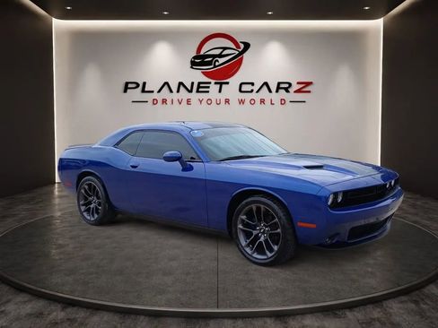 Used 2019 Dodge Challenger SXT w/ Blacktop Package RWD image 7