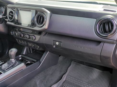 Used 2017 Toyota Tacoma SR5 image 34