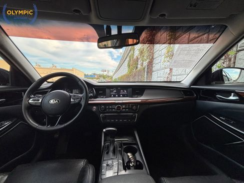 Used 2018 Kia Cadenza Premium image 18