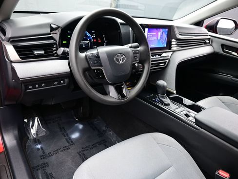 Used 2025 Toyota Camry LE FWD image 12
