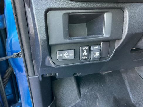 Used 2017 Toyota Tacoma TRD Off-Road w/ Premium & Technology Package image 18