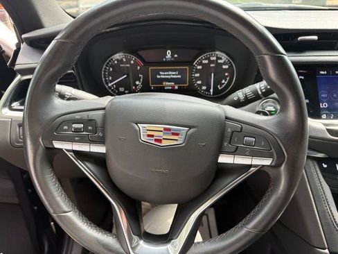 Used 2025 Cadillac XT6 Luxury AWD/4WD image 9