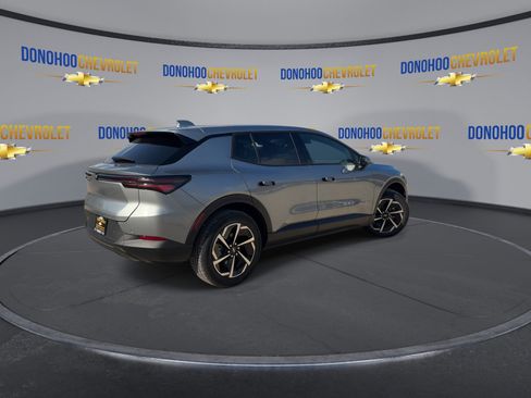 New 2026 Chevrolet Equinox EV LT image 8