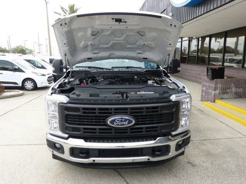 Used 2024 Ford F250 XL w/ XL Chrome Package image 8