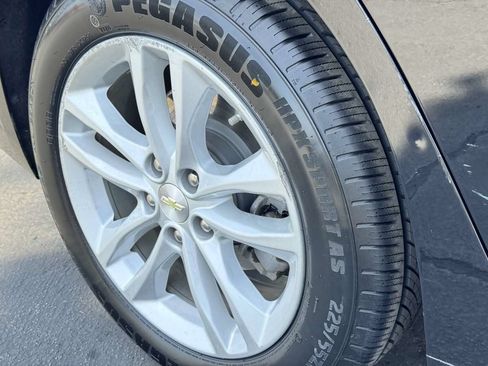 Used 2017 Chevrolet Malibu Hybrid w/ Leather Package FWD image 21