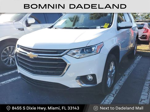 Used 2021 Chevrolet Traverse LT image 3