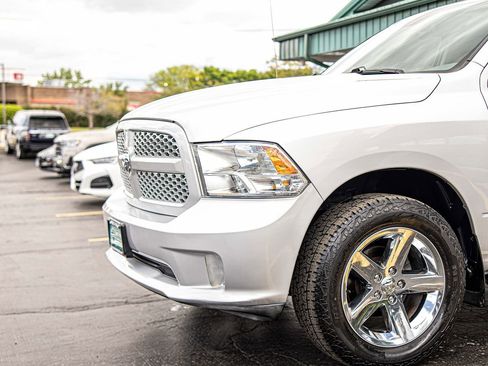 Used 2018 RAM 1500 Express AWD/4WD image 3