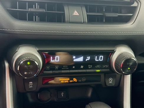 Certified 2021 Toyota RAV4 XLE w/ Convenience Package FWD image 14