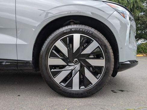 Used 2025 Volvo EX90 Ultra AWD/4WD image 30