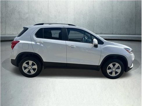 Used 2021 Chevrolet Trax LT w/ LT Convenience Package AWD/4WD image 8