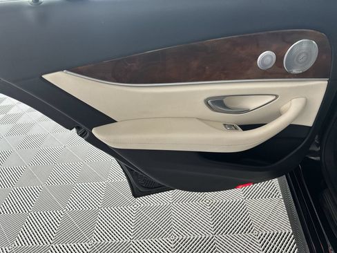 Used 2018 Mercedes-Benz E 300 image 30