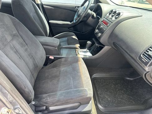 Used 2010 Nissan Altima 2.5 S FWD image 12