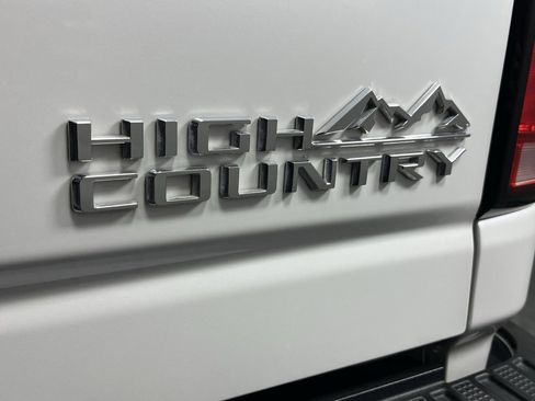 Used 2024 Chevrolet Silverado 2500 High Country w/ High Country Premium Package image 11