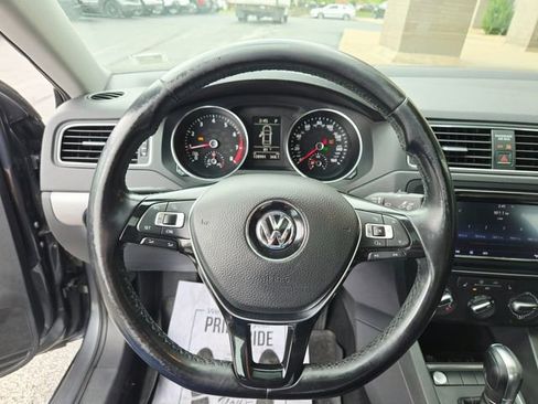 Used 2017 Volkswagen Jetta SE FWD image 13