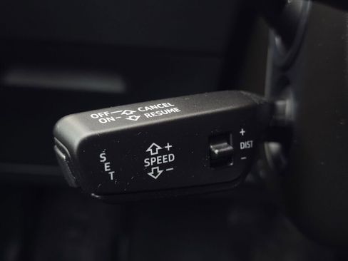 Used 2021 Audi e-tron Premium Plus w/ Premium Plus Package AWD/4WD image 33
