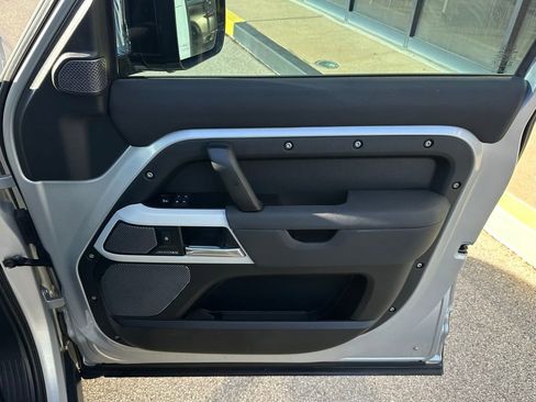 Used 2020 Land Rover Defender 110 First Edition image 33