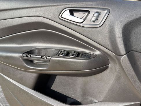 Used 2017 Ford Escape SE FWD image 17
