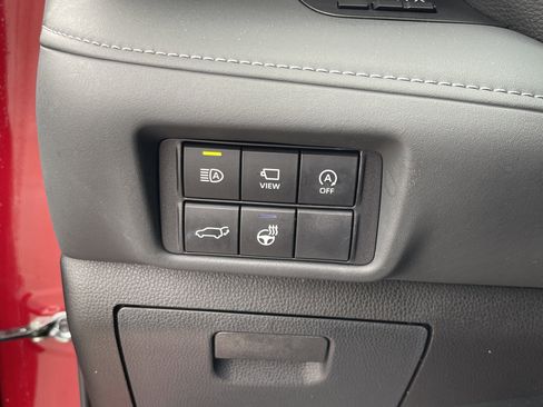 Used 2024 Toyota Highlander Platinum image 18