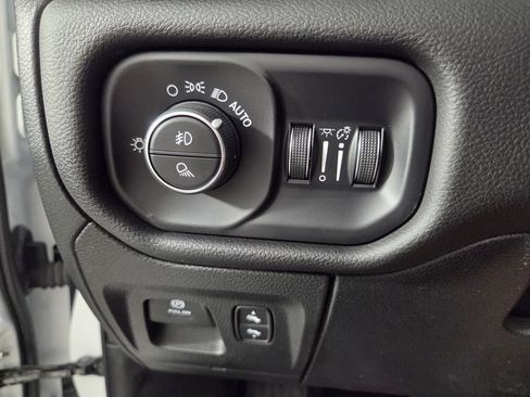 Used 2025 RAM 1500 Laramie AWD/4WD image 19