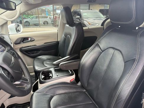 Used 2022 Chrysler Pacifica Touring-L image 21