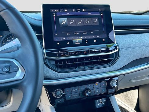 Certified 2023 Jeep Compass Latitude w/ Convenience Group image 15