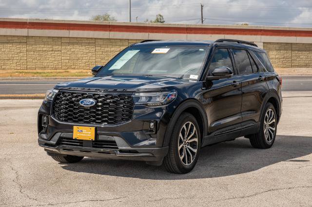 Certified 2025 Ford Explorer ST-Line w/ Premium Package RWD image 4