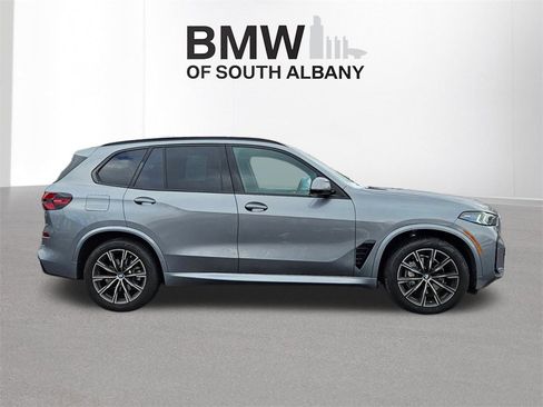 Used 2024 BMW X5 xDrive40i w/ M Sport Package image 3