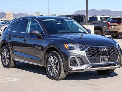 Used 2023 Audi Q5 2.0T Premium w/ Convenience Package image 3
