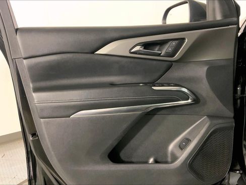 Used 2024 Chevrolet Traverse LT FWD image 17