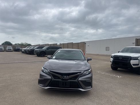 Used 2023 Toyota Camry XSE image 4