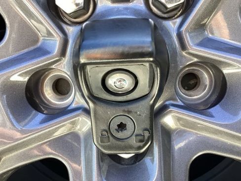 Used 2025 Jeep Wrangler Unlimited Sahara AWD/4WD image 8