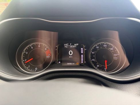 Used 2021 Jeep Cherokee Latitude Plus AWD/4WD image 24