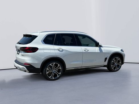 New 2026 BMW X5 xDrive50e w/ Climate Comfort Package AWD/4WD image 3