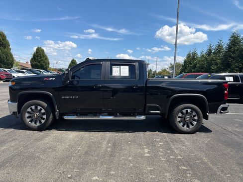 Used 2021 Chevrolet Silverado 2500 LT w/ Convenience Package AWD/4WD image 2