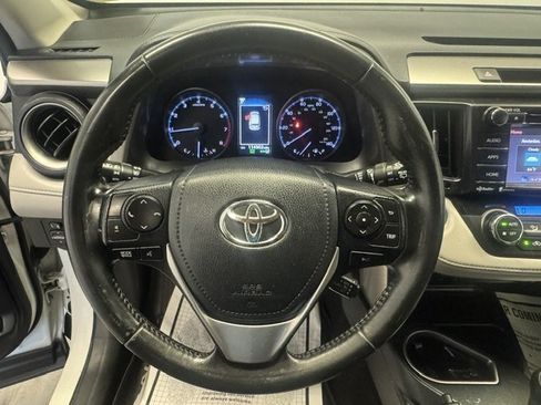 Used 2018 Toyota RAV4 XLE AWD/4WD image 16