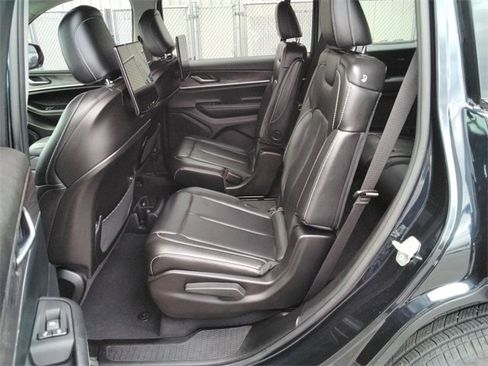 Used 2023 Jeep Grand Cherokee L Limited w/ Luxury Tech Group II image 10