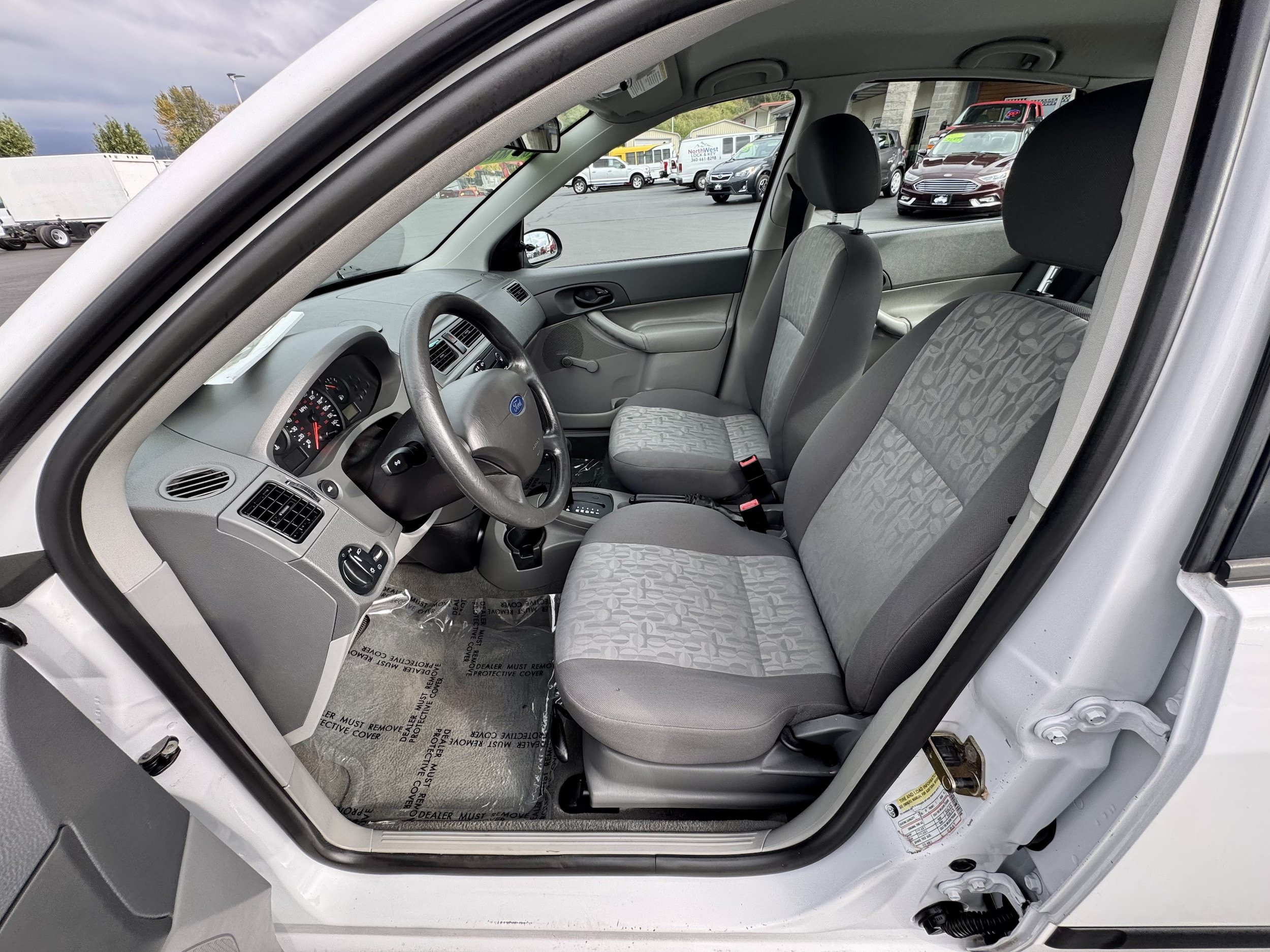 Used 2005 Ford Focus S FWD image 8
