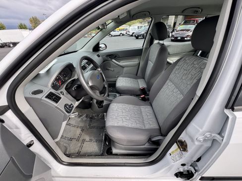 Used 2005 Ford Focus ZX4 Sedan FWD image 8