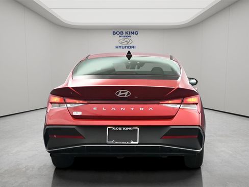 New 2026 Hyundai Elantra SE FWD image 13
