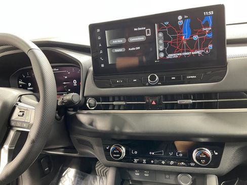 New 2025 Mitsubishi Outlander SE image 18