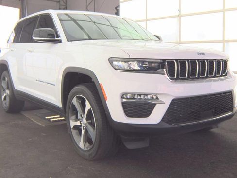 Used 2023 Jeep Grand Cherokee 4WD 4xe image 2