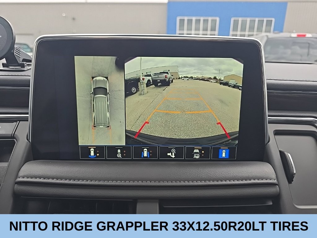 Used 2024 Chevrolet Suburban Z71 w/ Luxury Package AWD/4WD image 29