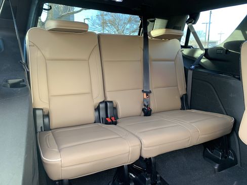 Used 2021 Chevrolet Tahoe Premier w/ Premium Package image 33