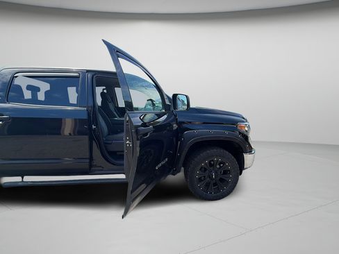 Used 2021 Toyota Tundra SR5 w/ SR5 Upgrade Package AWD/4WD image 9