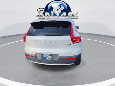 Used 2023 Volvo XC40 B5 Core w/ Convenience Package image 10