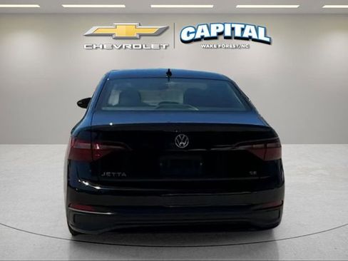Used 2023 Volkswagen Jetta SE w/ Panoramic Sunroof Package FWD image 4